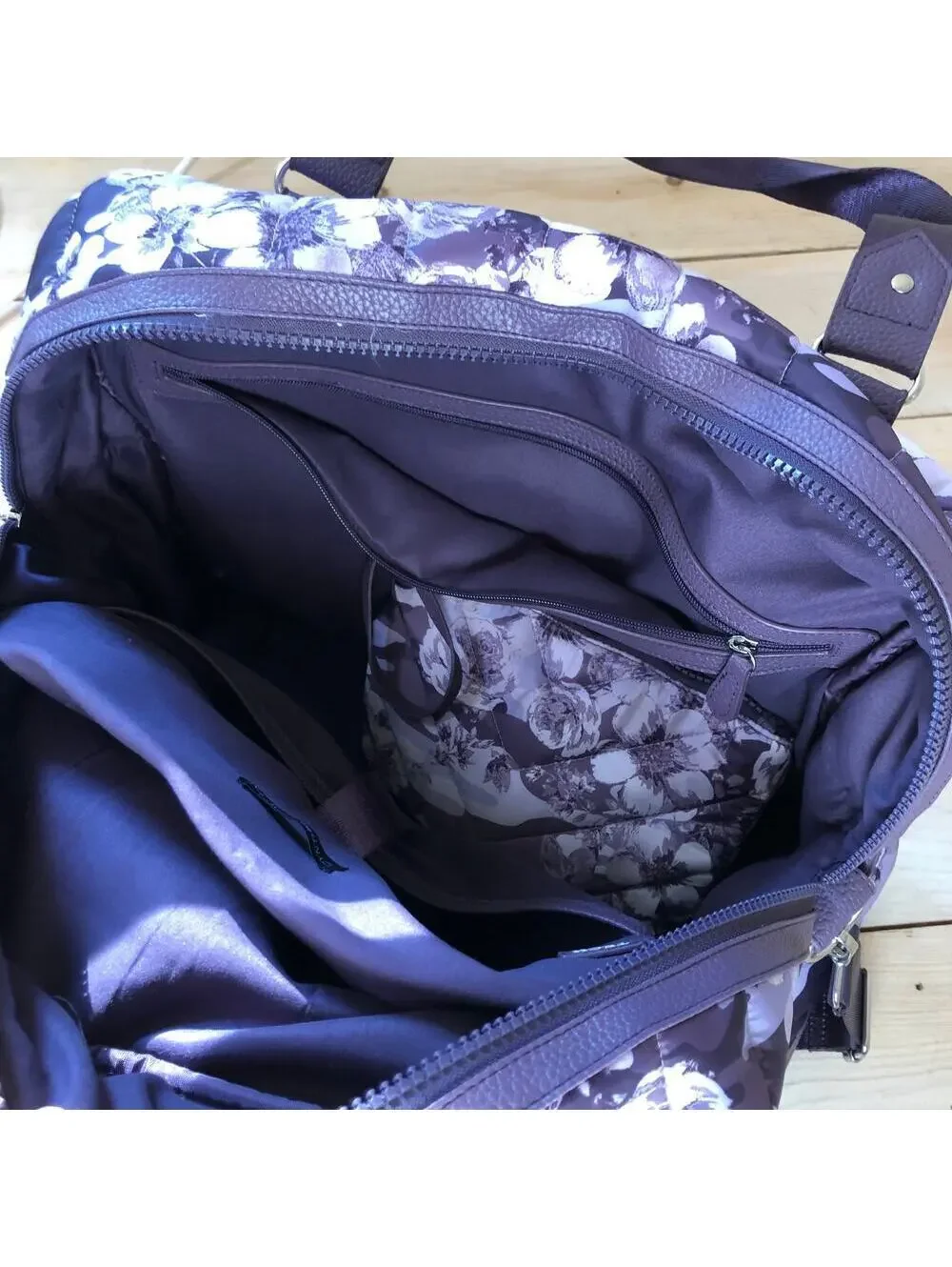 Cynthia Rowley EUC Women's Large Quilted Purple Floral Camo Weekender Bag